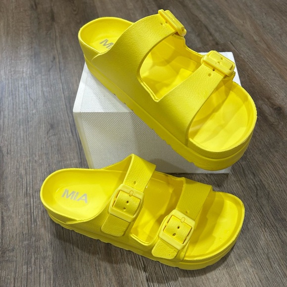 MIA Shoes - MIA Sunny Yellow Double Strap Women’s Sandals Size 6